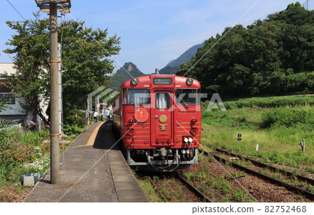 Iyo Nada Story Stopped at Iyo Kaminada Station Iyo Nada Story Stopped at Iyo Kaminada Station 82752468