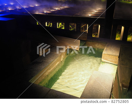 [Kusatsu Onsen] Illuminated footbath sprue and Yubatake scenery 82752805