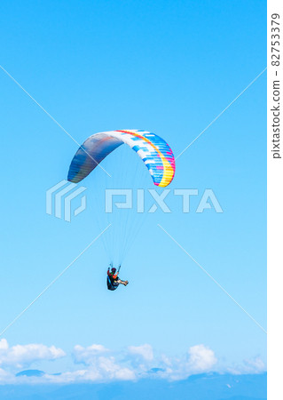 Paragliding 82753379