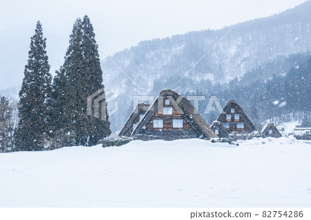 Shirakawago (winter) 82754286