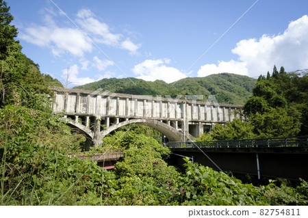 Aqueduct over the Kakizore River Aqueduct over the Kakizore River 82754811