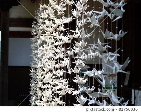 White thousand paper cranes 82756030