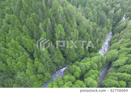 Beautiful valley in Japan "Atera Valley" where the river where the pure water that springs from the mountain flows and the beautiful forest of cypress spread Beautiful valley in Japan "Atera Valley" where the river where the pure water that springs from the mountain flows and the beautiful forest of cypress spread 82756064