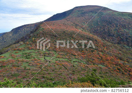 Adatara mountain range in autumn 82756512