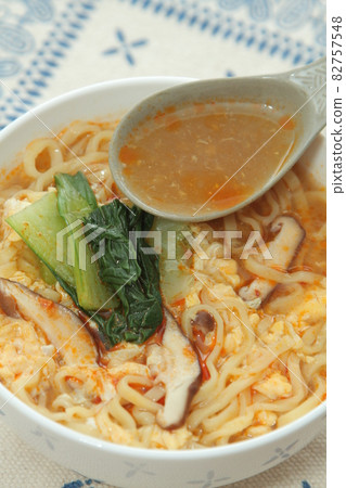 酸辣湯麵 酸辣湯麵 82757548