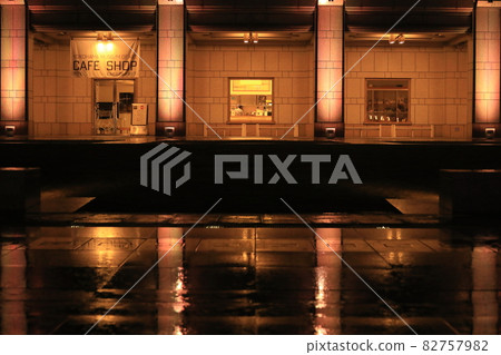 Yokohama Museum of Art on a rainy day 82757982