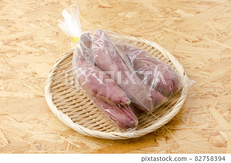 Sweet potato (Haruka Beni) in a bag Sweet potato (Haruka Beni) in a bag 82758394