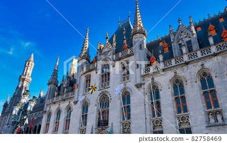 Bruges' neo-Gothic building that shines in the blue sky [Ceilingless museum] 82758469