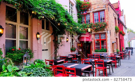 A cute Bruges cafe waiting for customers before opening [Ceilingless museum] 82758473