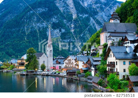 The dawn of the most beautiful lakeside town in the world like a postcard The dawn of the most beautiful lakeside town in the world like a postcard 82758518