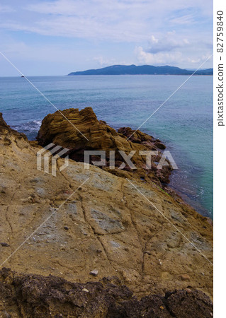 Kumihama, Kyotango City, strange rock, rhyolite, one rock overlooking the beautiful Sea of Japan 82759840