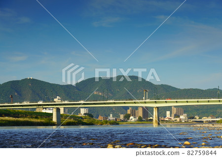 秋天的長良川和金華橋 秋天的長良川和金華橋 82759844