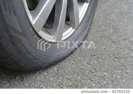 Punctured tire Punctured tire 82760130