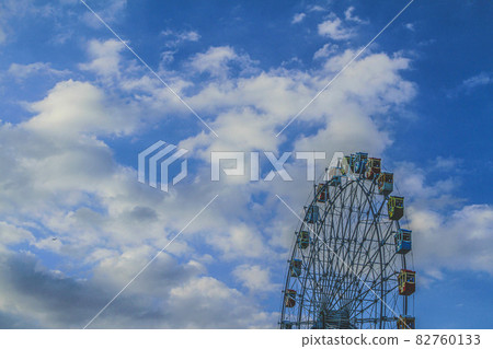 Ferris wheel at Wolmi Theme Park 82760133