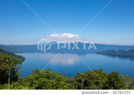 《Lake Towada, Aomori Prefecture》 View from Hakka Touge Observatory 82761255