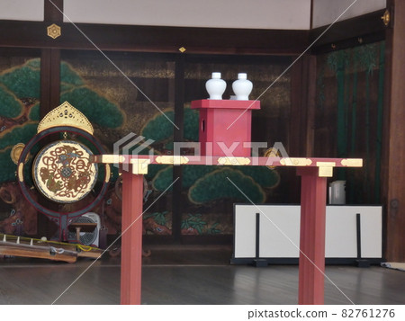 雅樂鼓和三紅邊供品【伏見稻荷大社】 雅樂鼓和三紅邊供品【伏見稻荷大社】 82761276