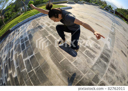 Skateboarder skateboarding outdoors in city Skateboarder skateboarding outdoors in city 82762011