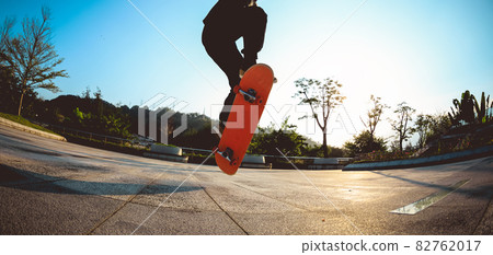 Skateboarder skateboarding outdoors in city Skateboarder skateboarding outdoors in city 82762017