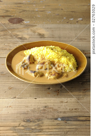 Tandoori chicken butter curry with chicken in it Tandoori chicken butter curry with chicken in it 82763029