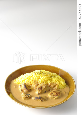 Tandoori chicken butter curry with chicken rumbling on a white background Tandoori chicken butter curry with chicken rumbling on a white background 82763293