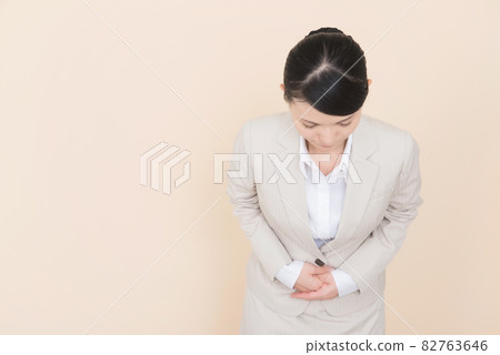 A woman in a suit to bow A woman in a suit to bow 82763646