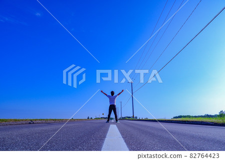 路和天還要走多遠 路和天還要走多遠 82764423