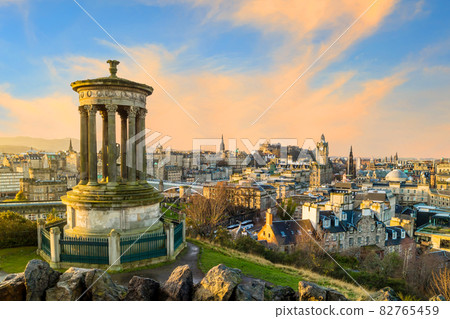 View of the city of Edinburgh 82765459