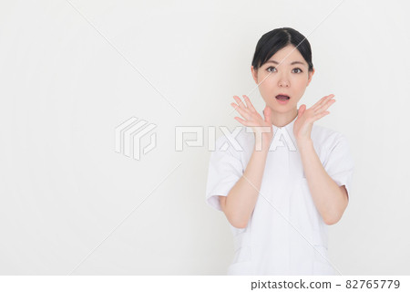 驚奇的護士婦女 驚奇的護士婦女 82765779