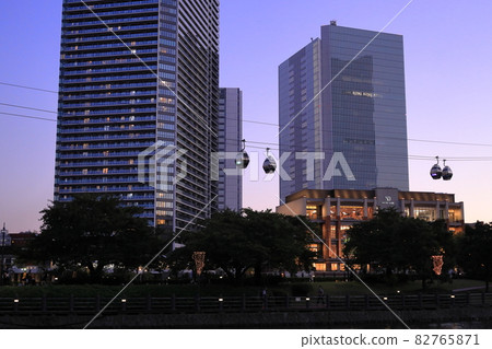 Yokohama Air Cabin (Ropeway) and Train Road 82765871