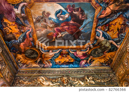 Interior decors of hotel de Lauzun, Paris, France Interior decors of hotel de Lauzun, Paris, France 82766366