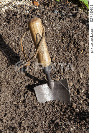 garden hand trowel 82768491