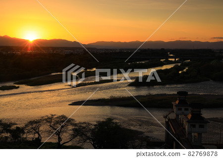 Kitakami City, Iwate Prefecture, Kitakami River at sunset 82769878