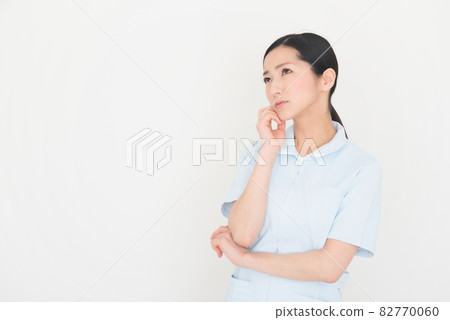 Worried nurse woman Worried nurse woman 82770060