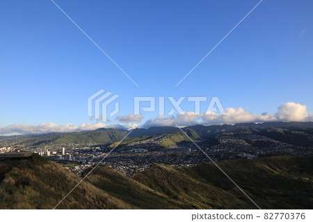[USA] Hawaii Honolulu sunrise, beautiful sea, sky and clouds 82770376