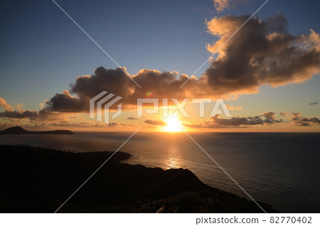 [USA] Hawaii Honolulu sunrise, beautiful sea, sky and clouds 82770402