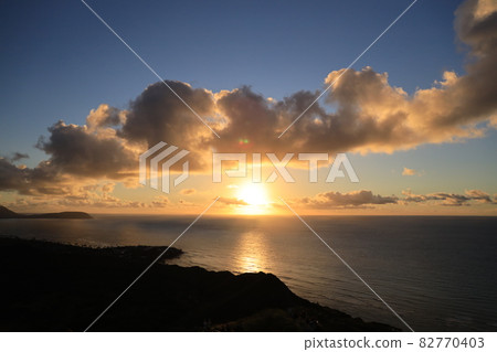 【美國】夏威夷火奴魯魯日出，美麗的海天和雲彩 82770403