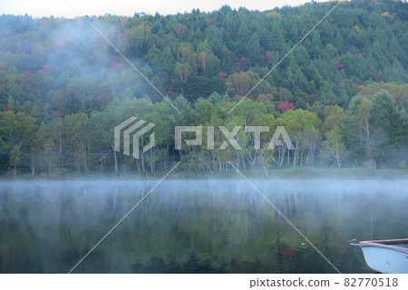 Shiga Kogen lakes and marshes greeted with autumn leaves Shiga Kogen lakes and marshes greeted with autumn leaves 82770518