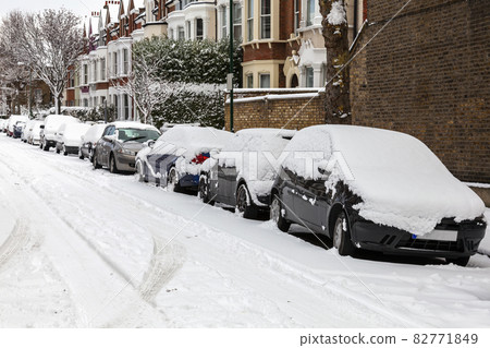 street winter cityscape with snow terraced houses and frozen cars street winter cityscape with snow terraced houses and frozen cars 82771849