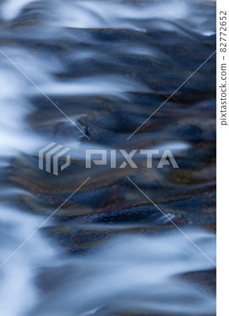 它是河流的流動模式。請將其用作圖案背景。這是一個著名的山谷。 82772652