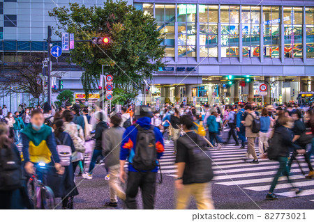 日本東京城市景觀的取消和申報的取消。澀谷20:00後亮燈,威脅人流=10月1日 日本東京城市景觀的取消和申報的取消。澀谷20:00後亮燈,威脅人流=10月1日 82773021