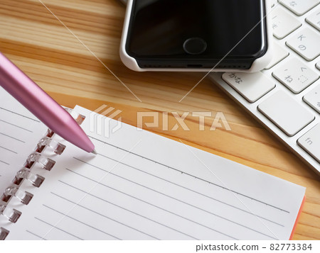 商業形象,筆記本電腦,個人電腦,智能手機,女人 商業形象,筆記本電腦,個人電腦,智能手機,女人 82773384