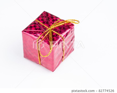 Red present box 82774526