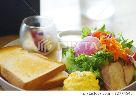 Plate lunch Plate lunch 82774543
