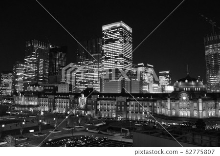 Monochrome Tokyo station 82775807
