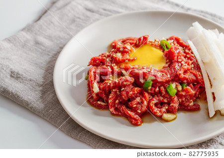 korean food beef yuk sashimi 82775935