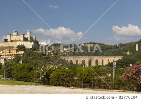 Spoleto castle with aqueduct in Umbria, Italy Spoleto castle with aqueduct in Umbria, Italy 82776194