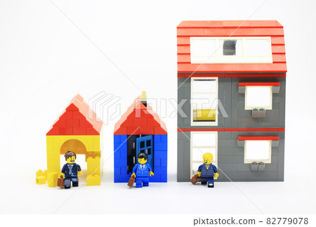 house owner comparing house owner comparing 82779078