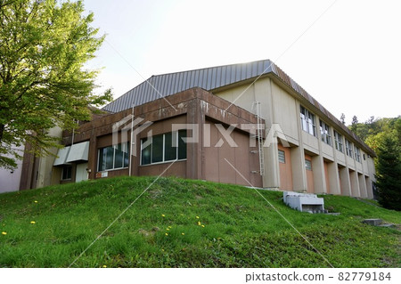 Yuni Elementary School (former school building) Yuni Elementary School (former school building) 82779184