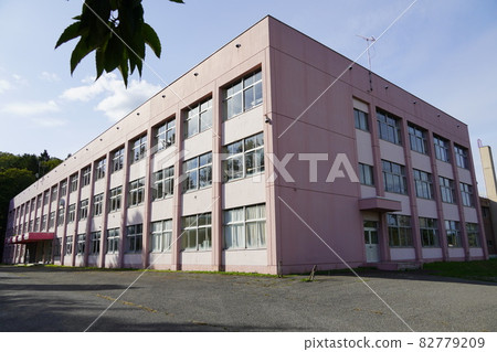 Yuni Elementary School (former school building) Yuni Elementary School (former school building) 82779209