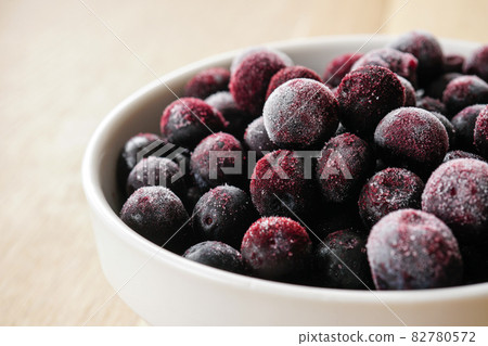 Frozen blueberries 82780572
